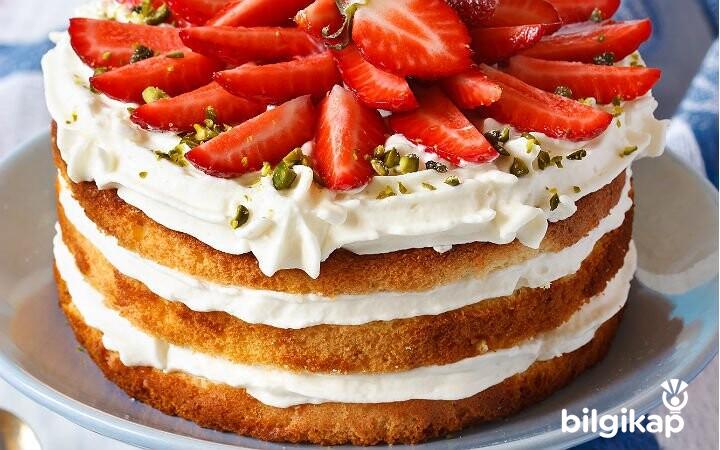 Çilekli Katlı Pasta Tarifi  Tarifler Yaş Pasta Tarifleri